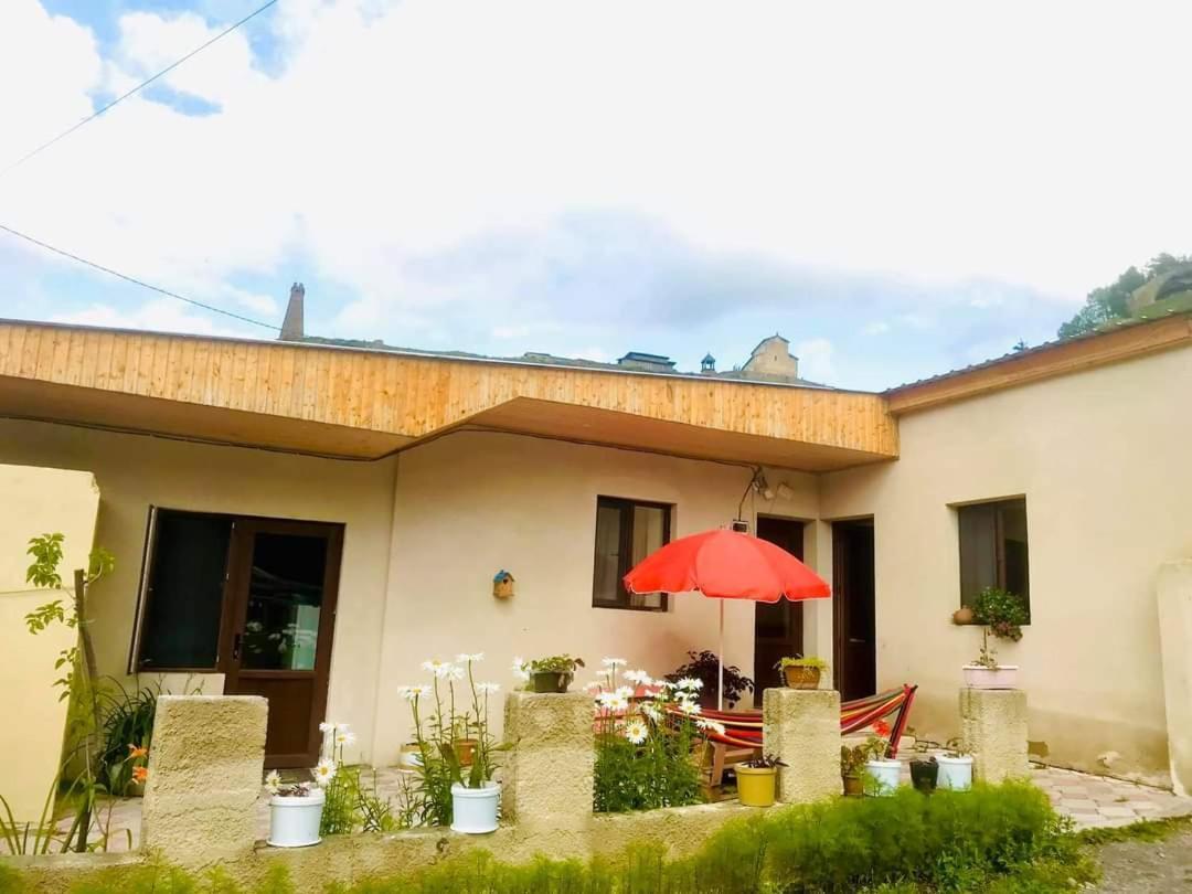 Guesthouse And Cottage Nicolo Stepantsminda Exterior foto
