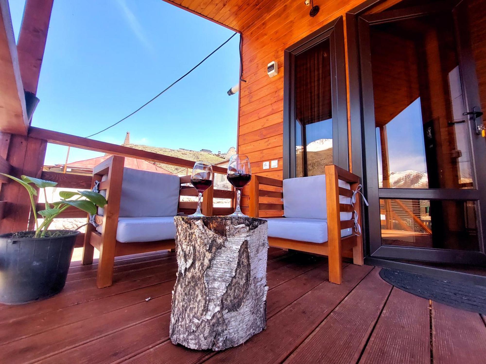 Guesthouse And Cottage Nicolo Stepantsminda Exterior foto