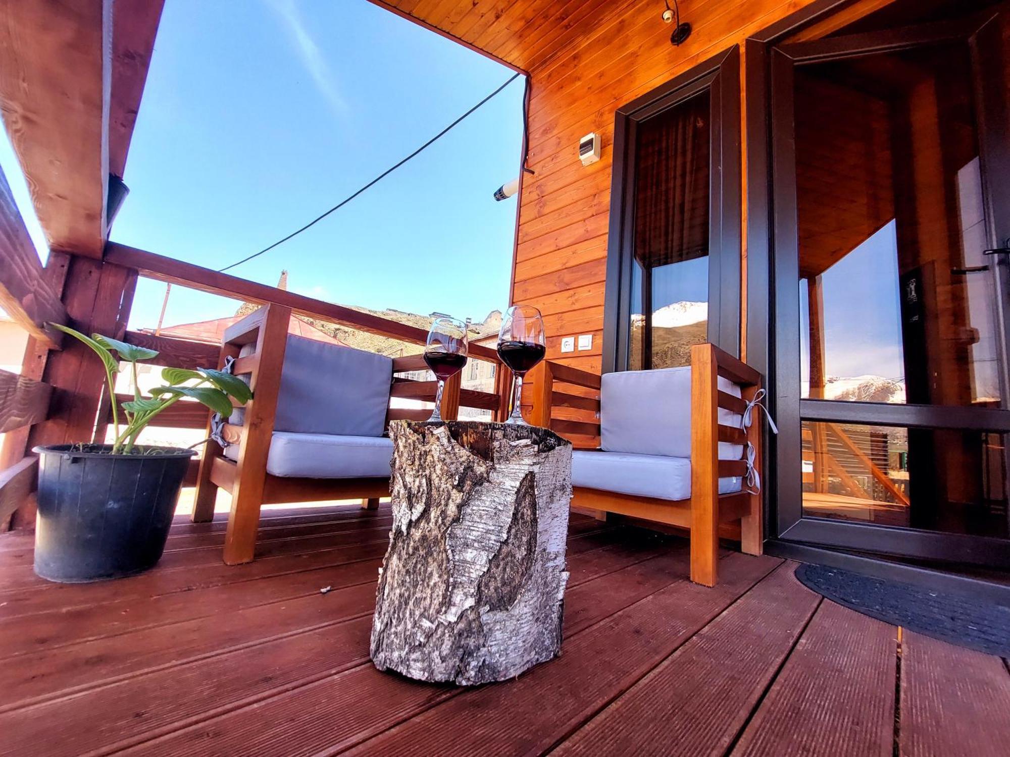 Guesthouse And Cottage Nicolo Stepantsminda Exterior foto
