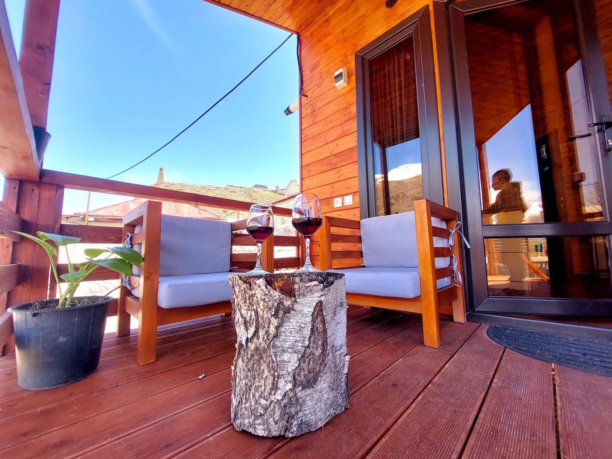Guesthouse And Cottage Nicolo Stepantsminda Quarto foto